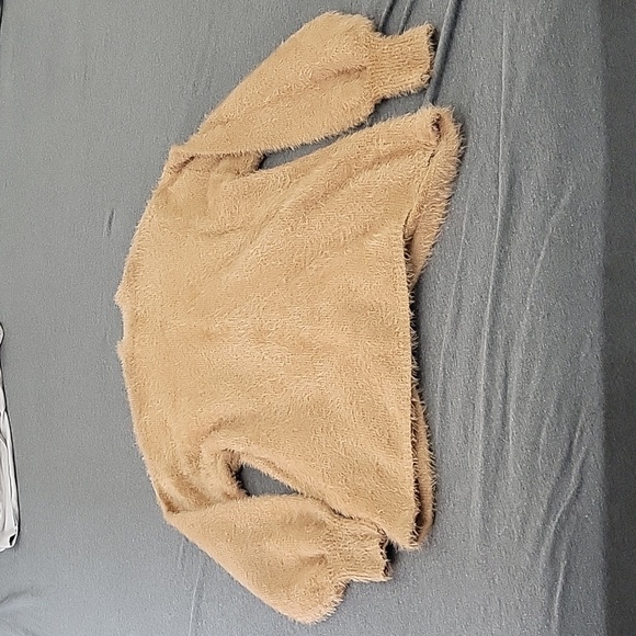 Tan sweater - Picture 5 of 5